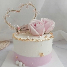 Round Fresh Flower and Fresh Cream Cake