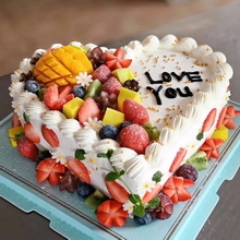 Heart-shaped Rose Cake