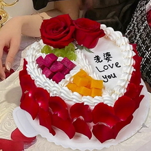 Rose Petal-Bordered Cake