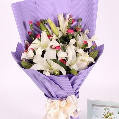Multi-bloom White Lilies