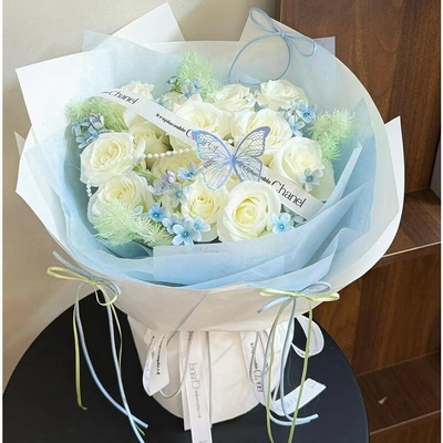 16 Stems of Snow-White Roses