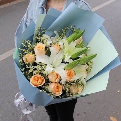 11 Stems of Champagne Roses & 2 Stems of White Lilies