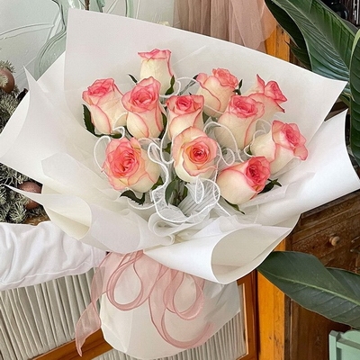 Love's Rendezvous Aisha Rose Bouquet